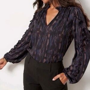 Evereve | Dana Ruffled V-neck Long Sleeve Blouse size M